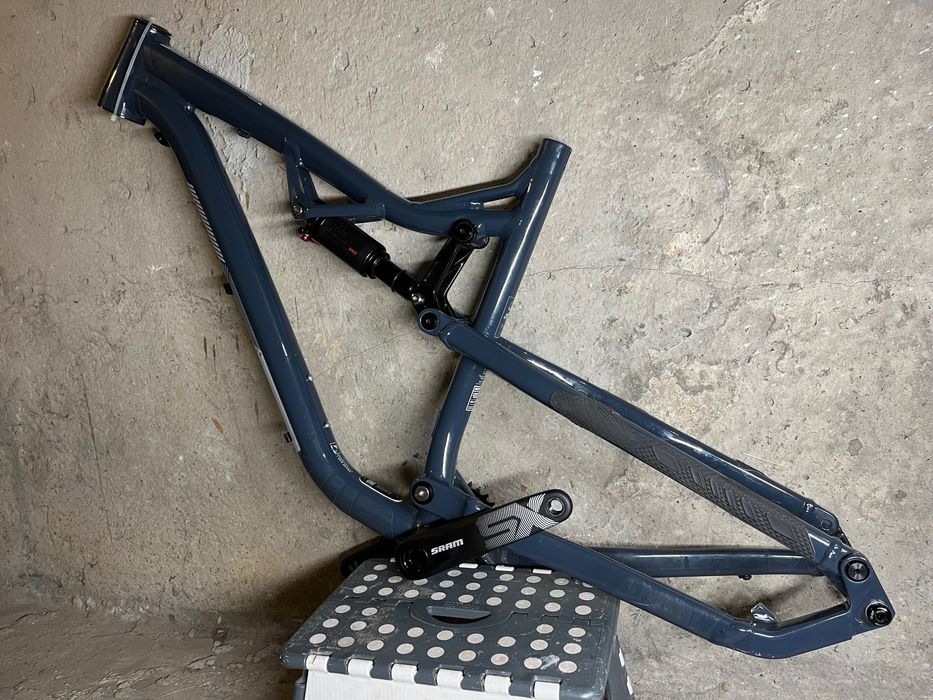 Алуминиева рамка за колело 29" / 27.5" Размер L заедно с шок