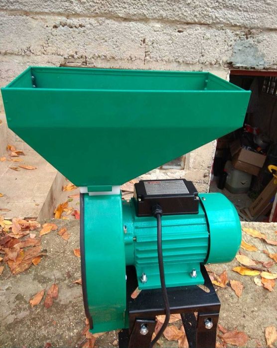 Фуражомелка Ярмомелка със Стойка за фураж с 4 сита 3.8 kW