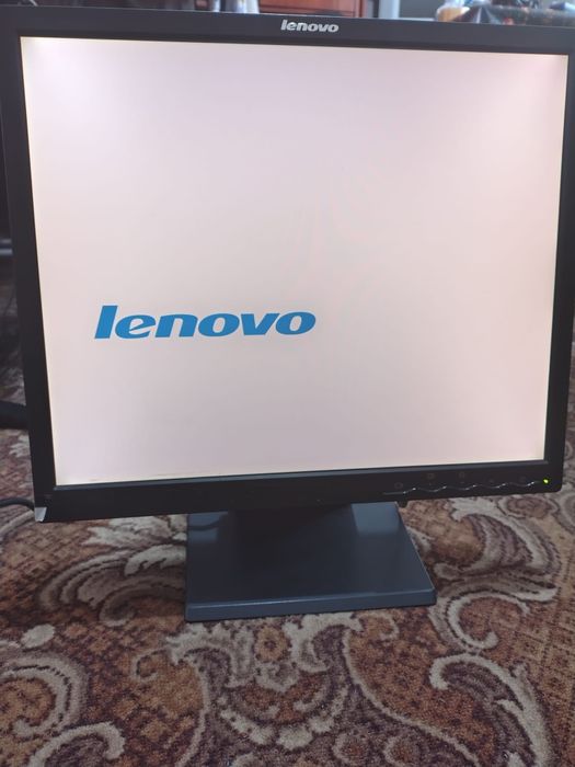 Monitoare Lenovo
