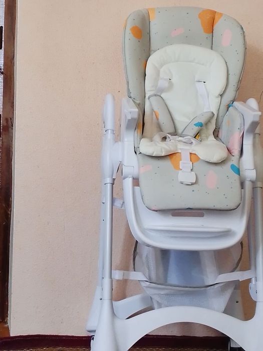 Bolalar ovqat yiyish stoli