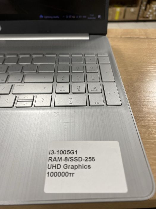 Ноутбук HP i3-1005G1/RAM8/SSD256/UHD Graphics