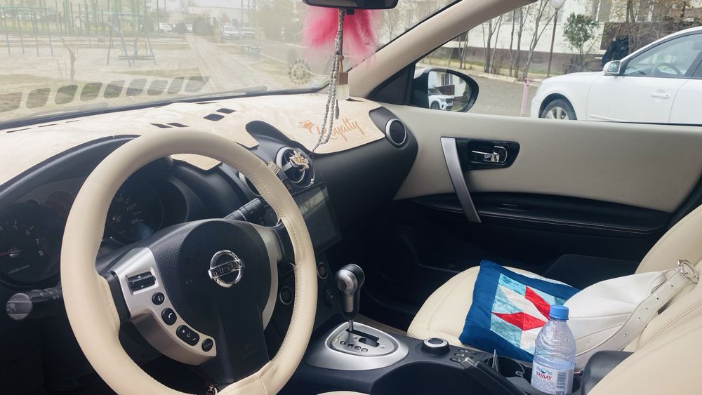 Машина Nissan Qashqai