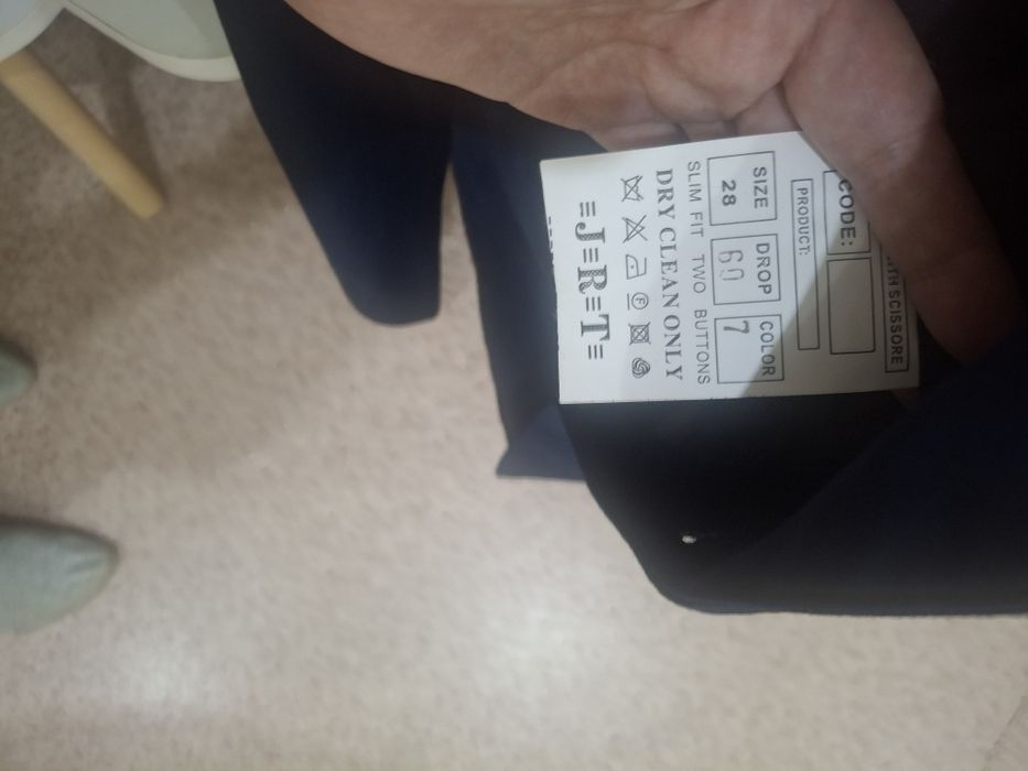 Продам школьные костюмы