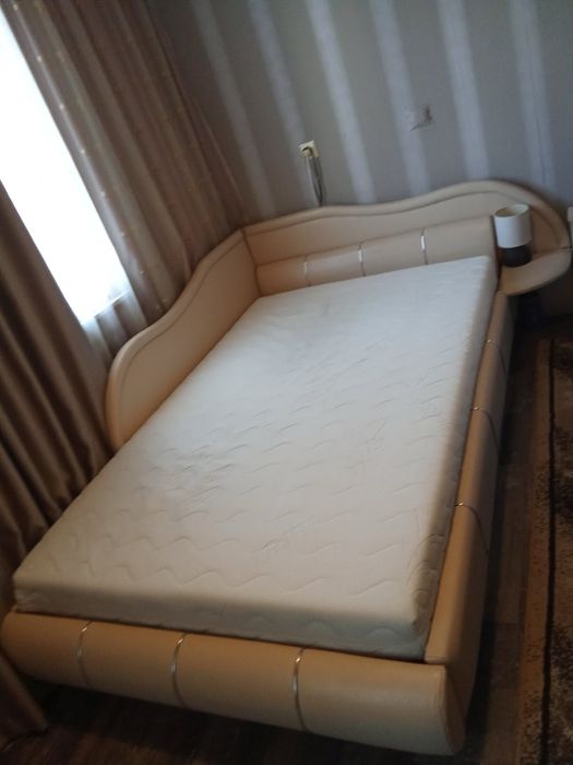 Легло за спане с нощно шкафче  спалня