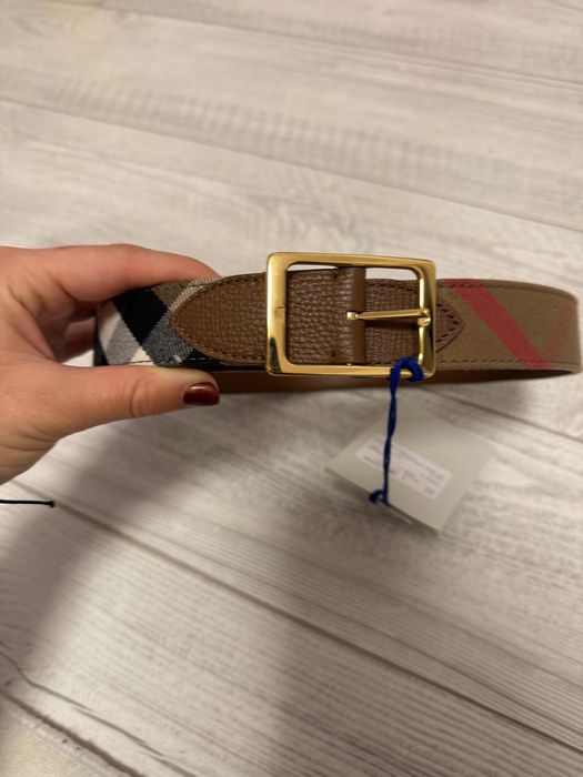 Burberry колан с етикет