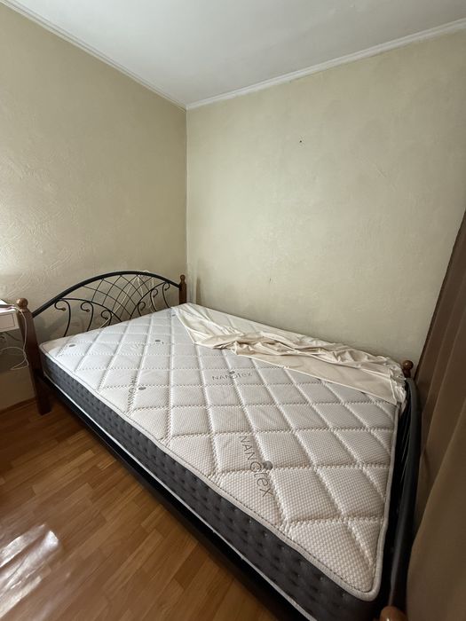 Кровать с матрасом 140*200