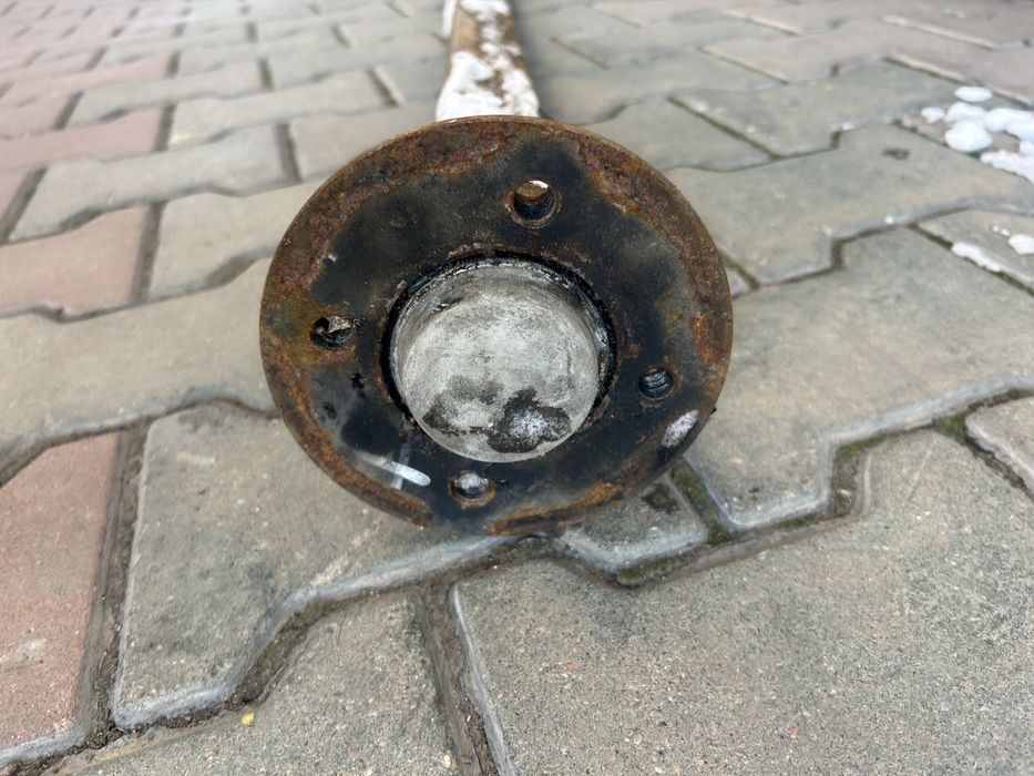 Ось на легковой прицеп
