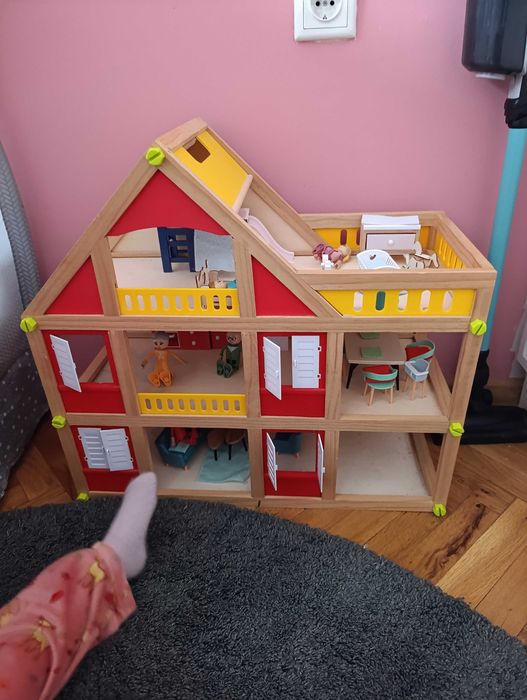 Къща за кукли с мебели