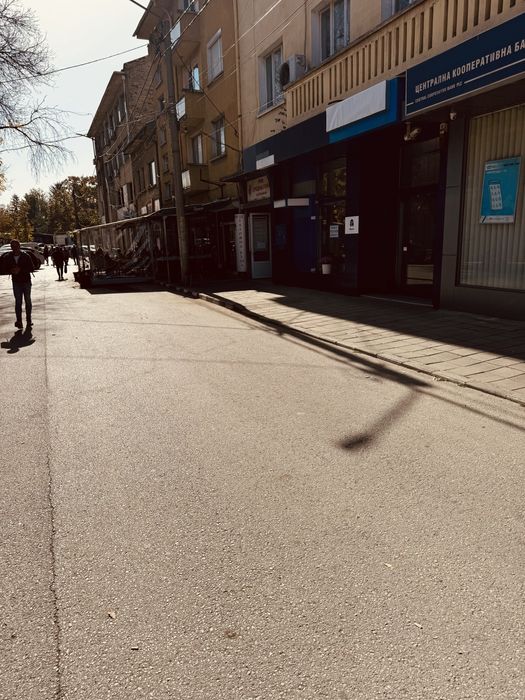 Дава се под наем Магазин в Ихтиман - 150 кв.м за 1000 € - Снимка #1
