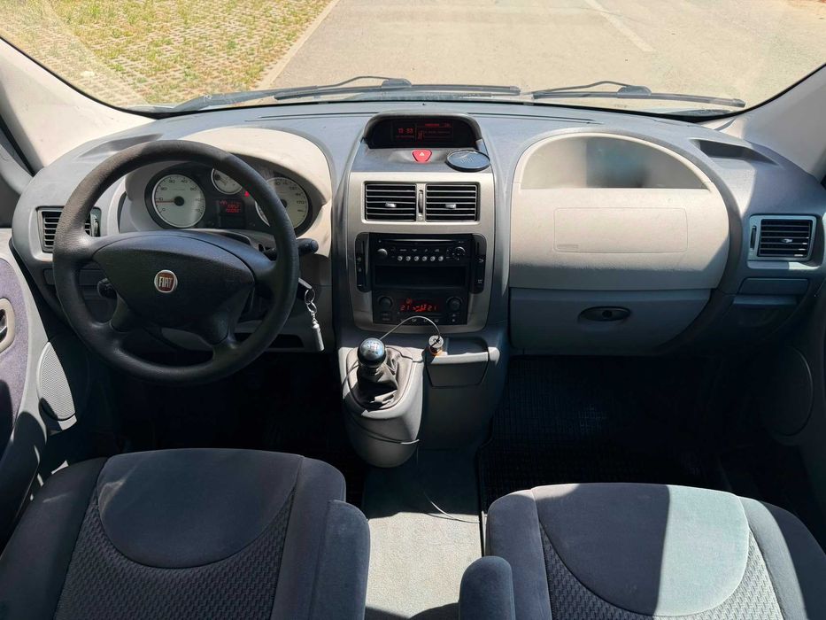 Închiriez Microbuz 8 Locuri/ Rent a VAN/ Inchiriere duba