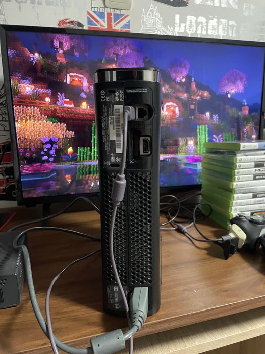 Xbox 360 elite 120 gb + 13 jocuri + 2 manete