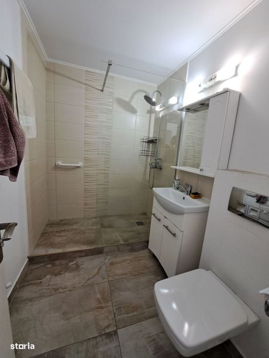 Apartament 3 cam decomandat et. 1, str Marasesti