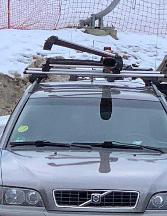 Inchiriez suport skiuri si bare transversale