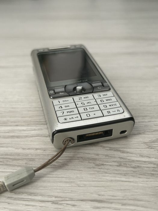 !!RAR !!Sony Ericsson K800i James Bond Casino Royale colectie