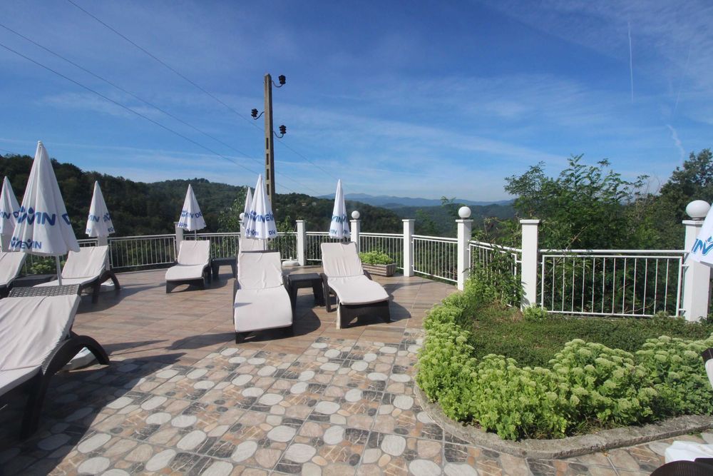 Хотел с басейн в с. Балани, общ. Габрово