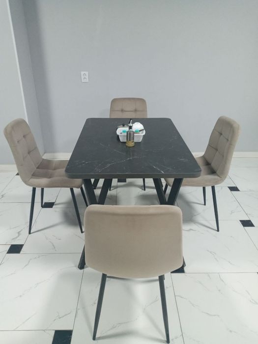 Столы и стулья для кафе