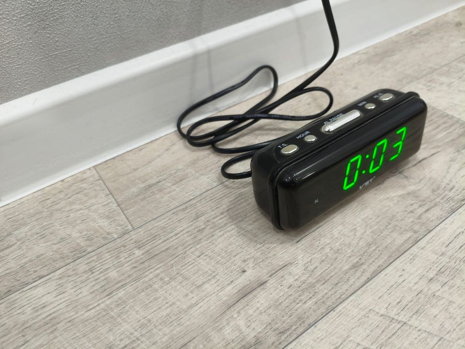 Продам электронные часы