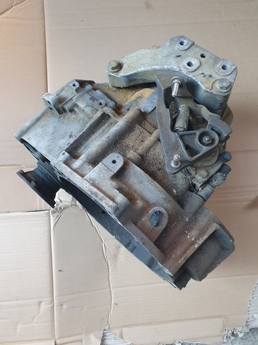 Cutie viteze manuala 6 trepte cod GNE vw touran 2.0