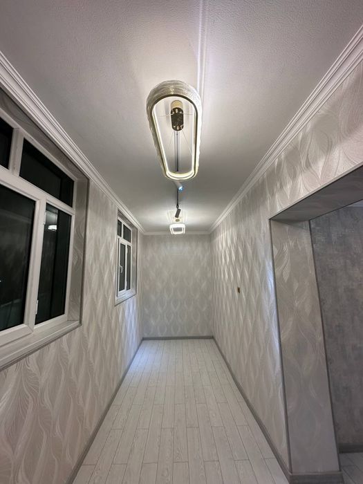 Кора камиш 2/4 1 хона квартира сотилади