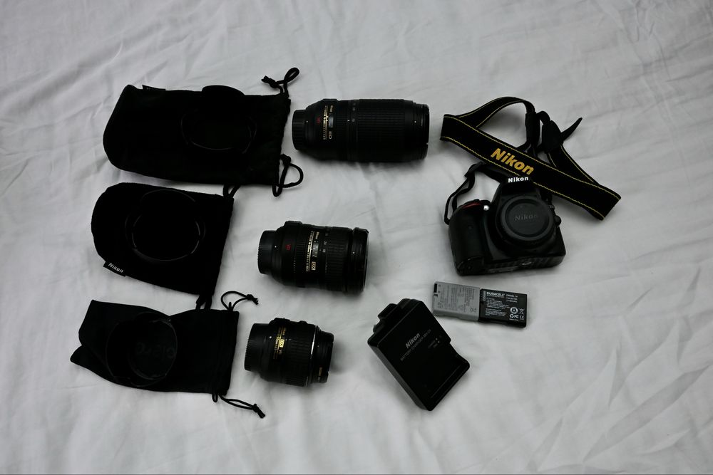 Nikon D5300 + 3 obiective (18-55, 18-200 VRII, 70-300 VRII) Impecabil