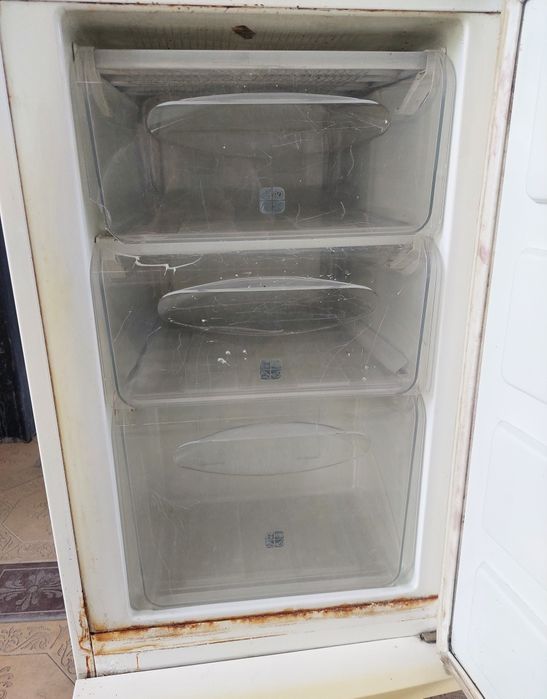 Холодильник с морозильником