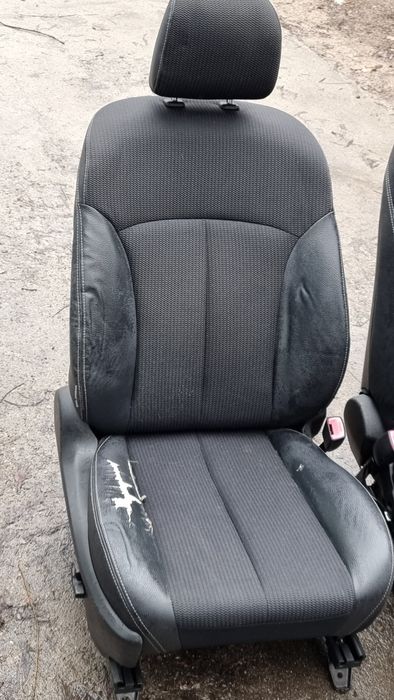 Сиденья передние  Subaru  .