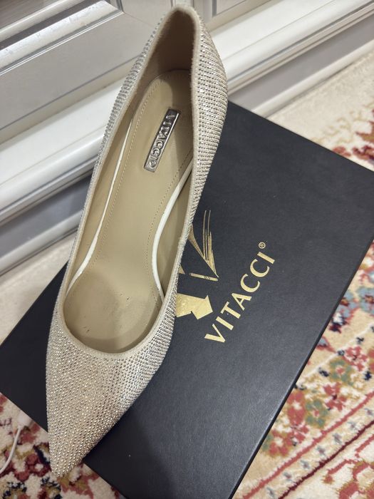 Туфли стразами фирменная, размер 38