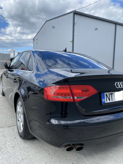 Vând Audi A4 Benzina
