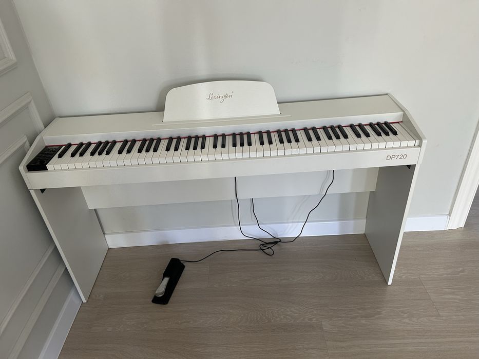 Продается Цифровое пианино Lexington DP720