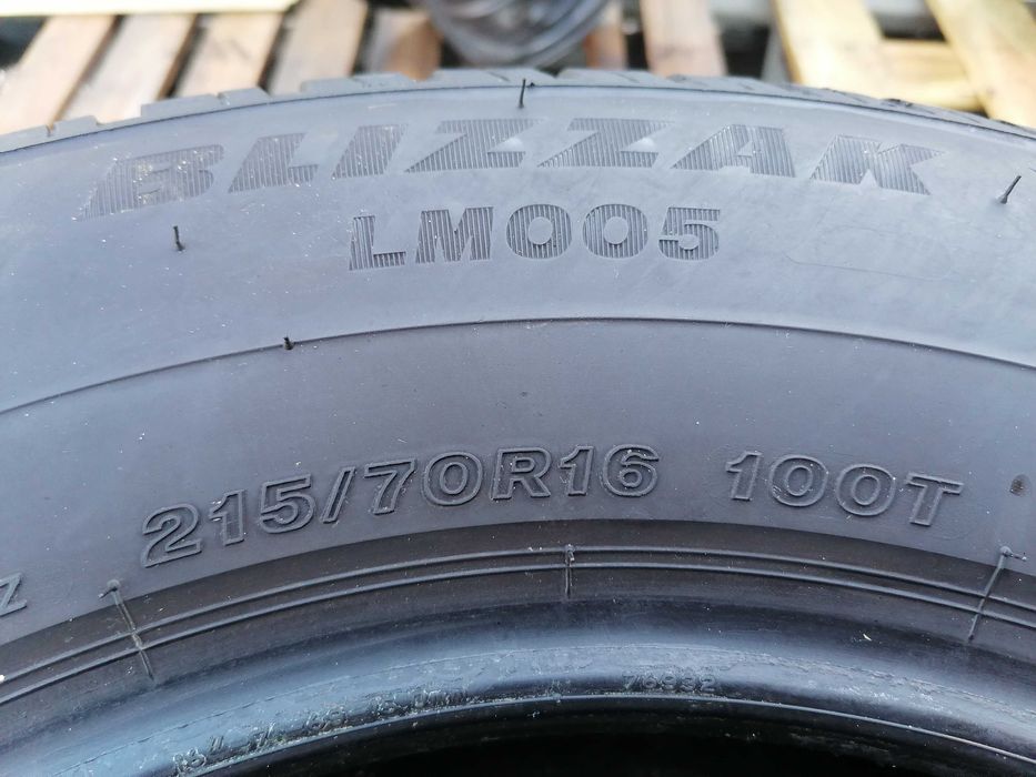 2 бр. Bridgestone 215/70R16 DOT 2622