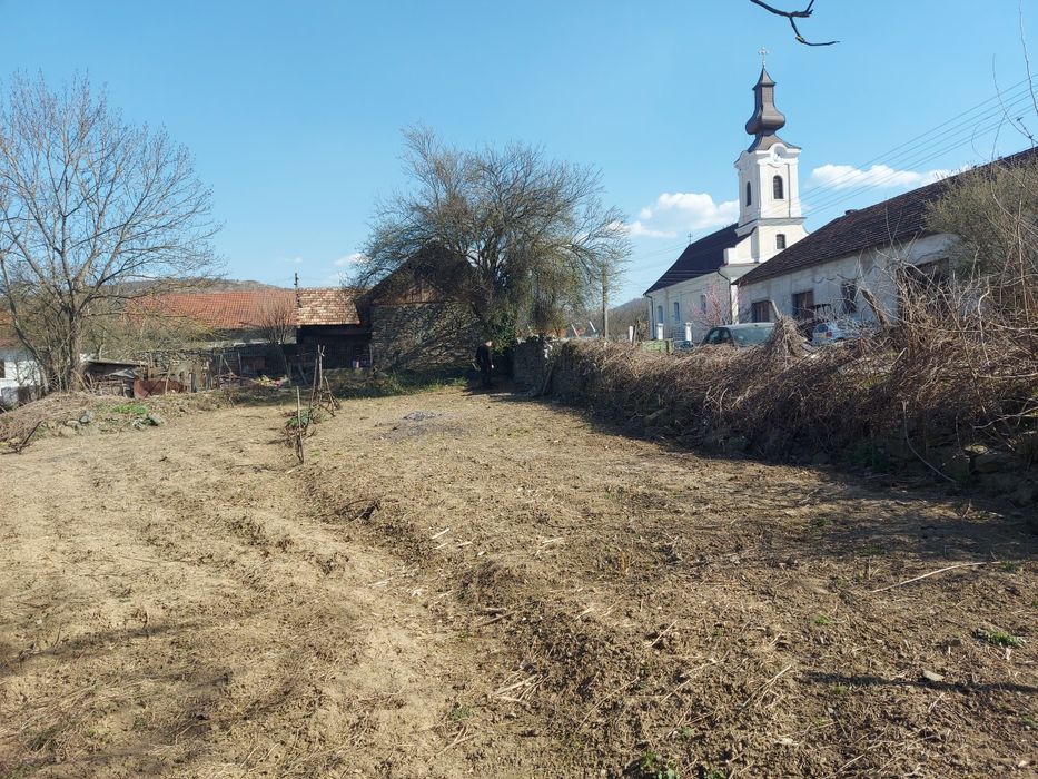 Casa cu teren generos  de vanzare in Goruia
