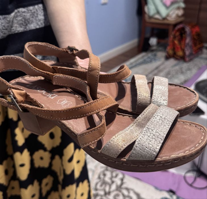 Продам босоножки на каблуке