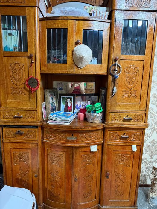 Продаётся стариный дубовый буфет