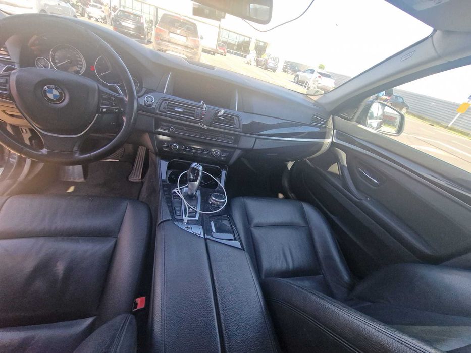 BMW Seria 5 (F10) 520d — 2015, 440.000 km, negru