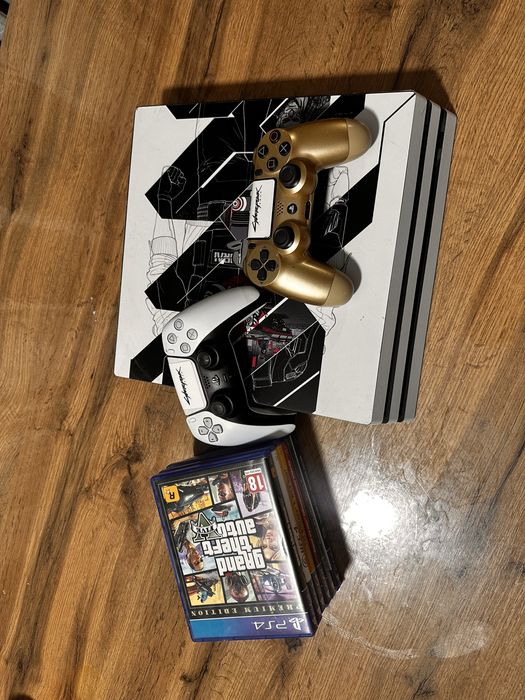 PS4 Pro 1TB + 2 геймпада + игры + диски