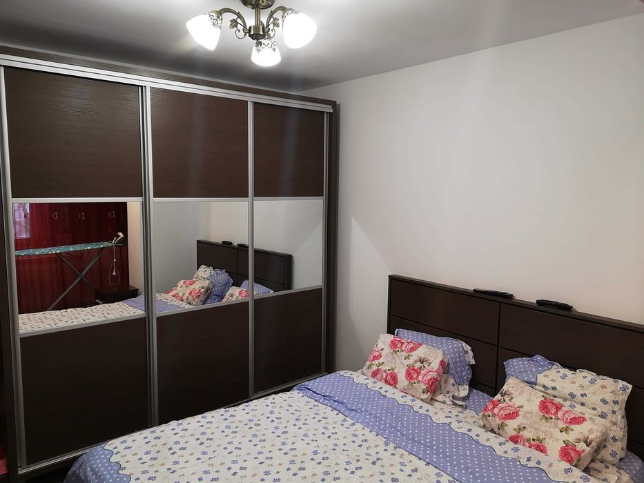 Inchiriez apartament decomandat 2 camere Micro 17