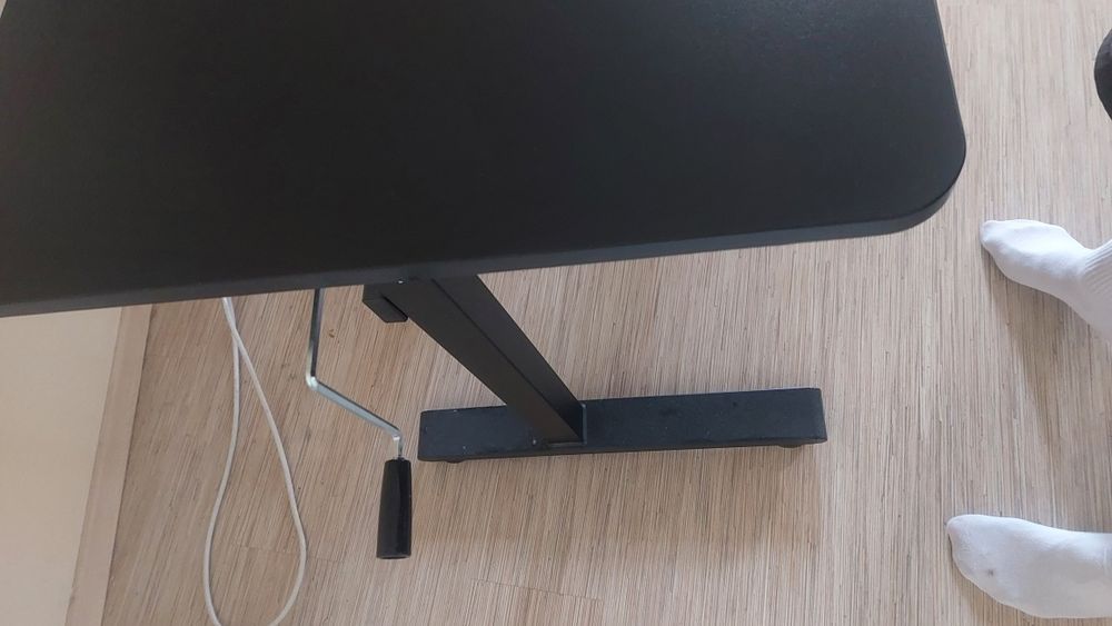 Бюро с ръчно регулиране на височината BRATECK Sit-Stand, черно, 140x60