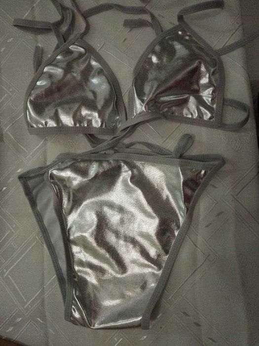 Секси лъскави бански