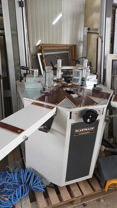 Masina de sertizat hidraulica profile din aluminiu