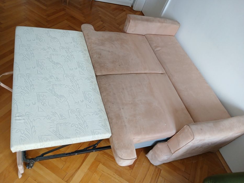 Двуместен разтегателен диван