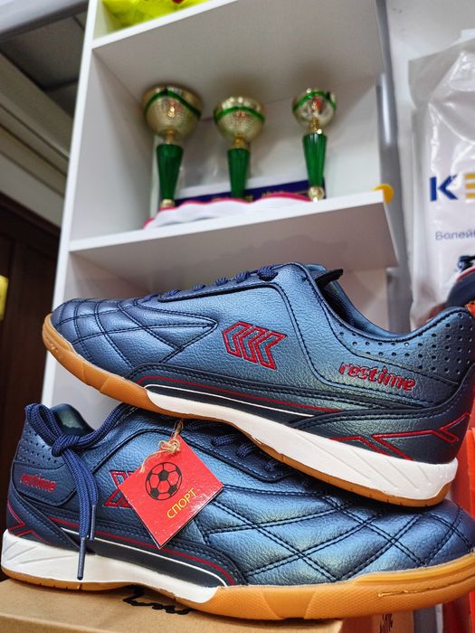 Футзалка,зальник,сороконожка.