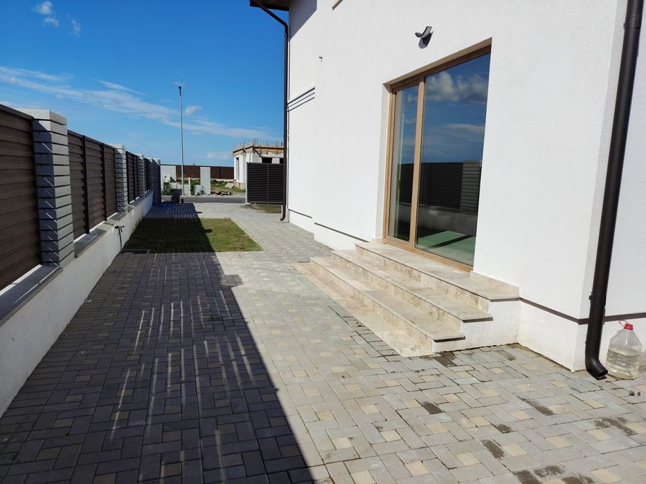 Vila Dobroiesti 5 camere, 3 bai, cartier rezidențial, strada ASFALTATA