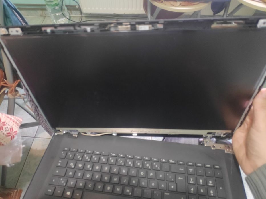 Laptop HP model 17 y050ng de piese 8 GB de RAM