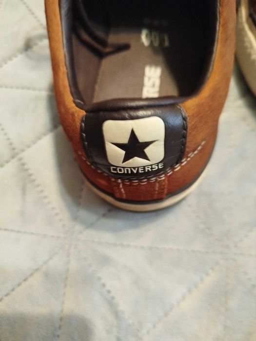 Tenesi Converse Nr 37,5 ,din piele întoarsa