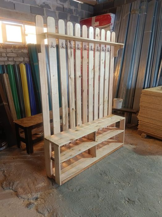 Продам вешалка срочно