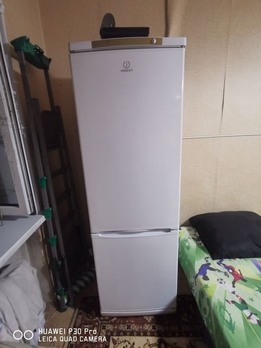 Продам холодильник Indesit