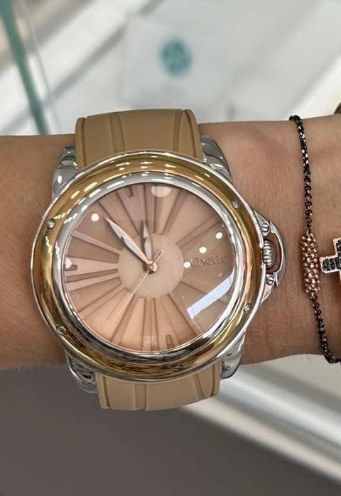 Часовник със силиконова верижка на Oxette