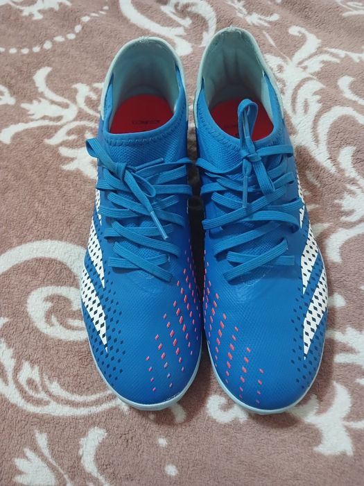 Футбольные кроссовһки Adidas Predator