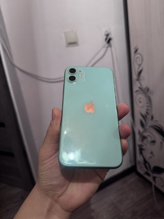 Продам Айфон 11 64 в отличном состояние