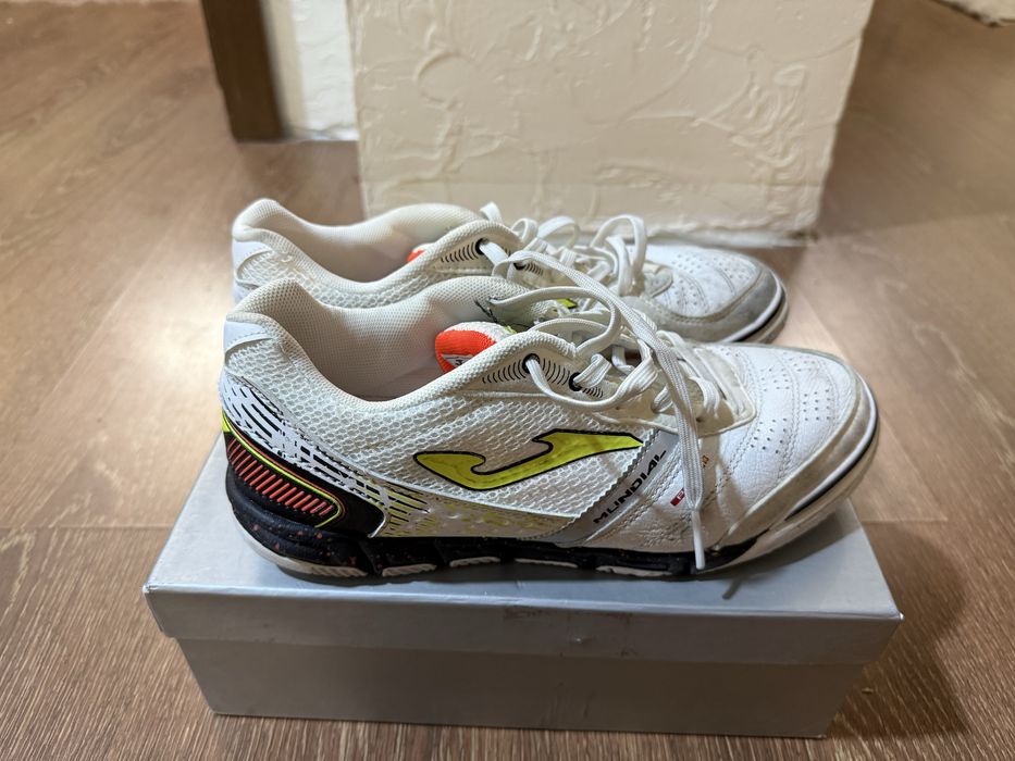 Джома футзалки б/у 40р